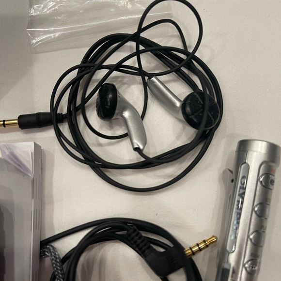 Olympus DM 20 Digital Voice Recorder Dictaphone MP3/WMA Music Playback 128 MB - Picture 9 of 16